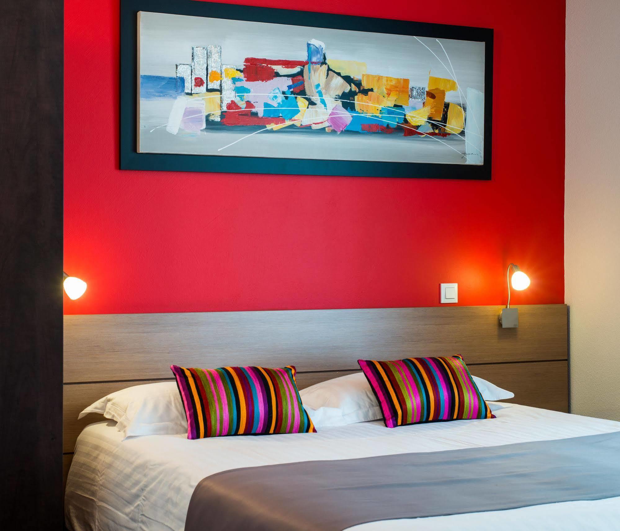Astoria Hotel 4*